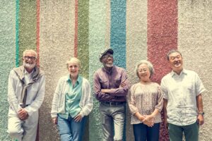 Gruppe vitaler Senioren – Gemeinschaft und Lebensfreude in den Blue Zones und mit Blue Zones Ernährung.
