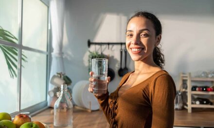 So trinkst du im Sommer genug – 7 geniale Tricks zum mehr Wasser trinken für heiße Tage