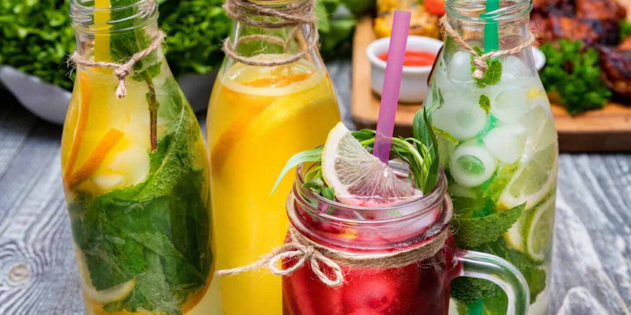 10 erfrischende DIY-Sommergetränke – gesund & einfach