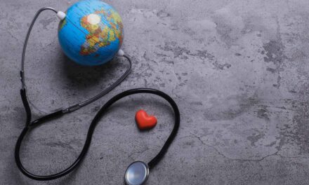 Internationale Krankenversicherung für Auswanderer: Der große Guide 2025