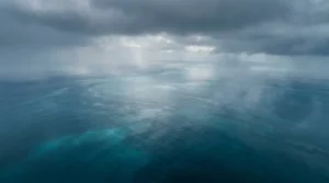 Bermudadreieck: weiter offener Atlantik mit dramatischen Wolken